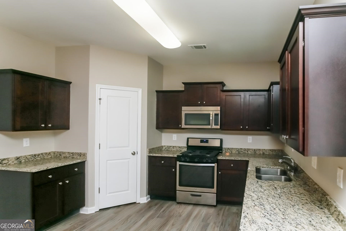 4 bedroom 2 bath house in Rex