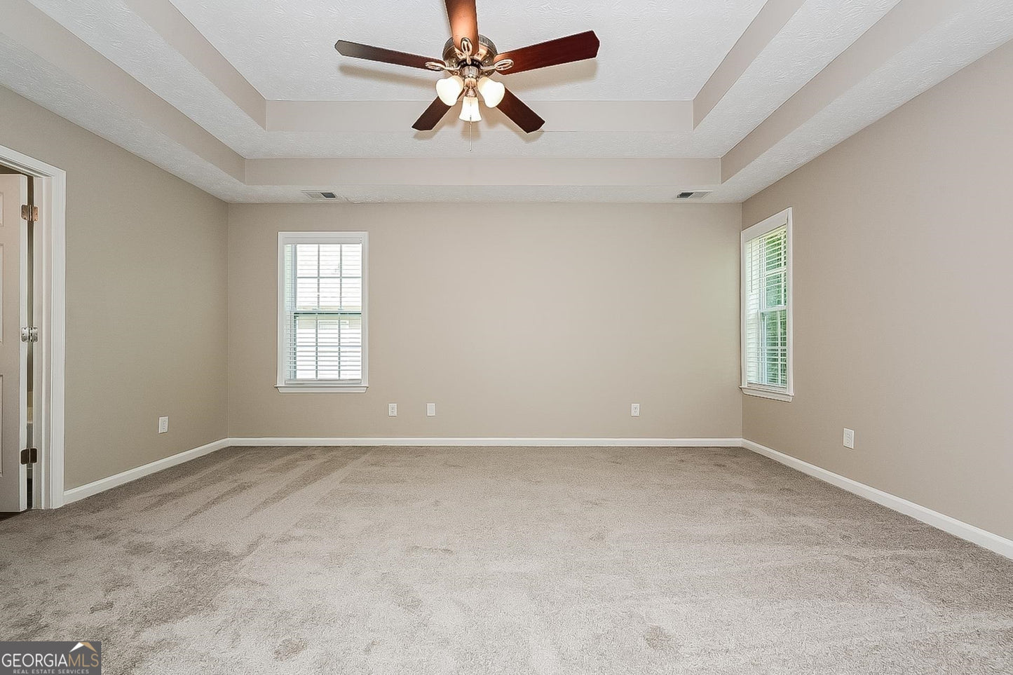 3 bedroom 2.5 bath house in Riverdale