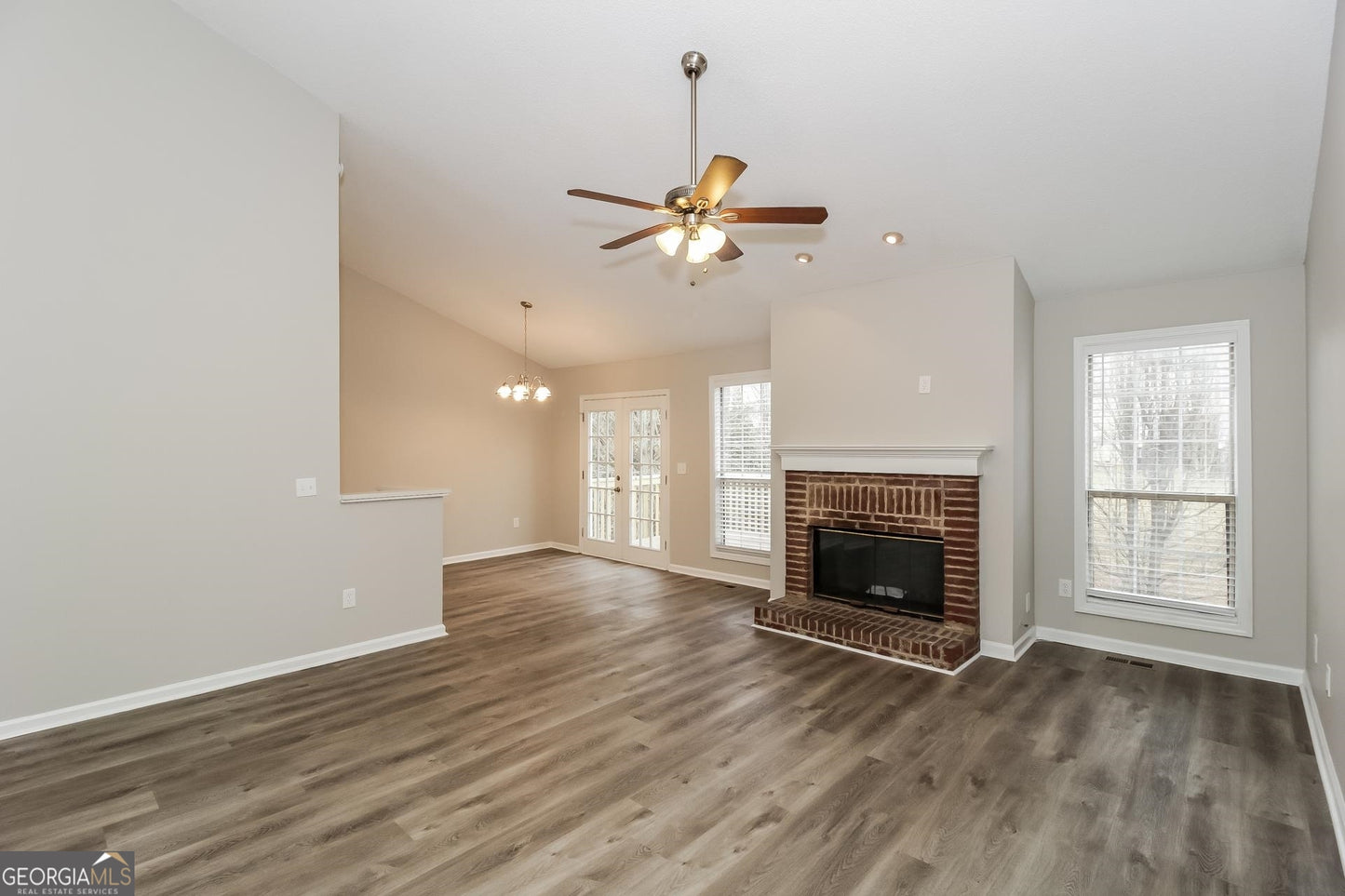5 bedroom 3 bath house in Acworth