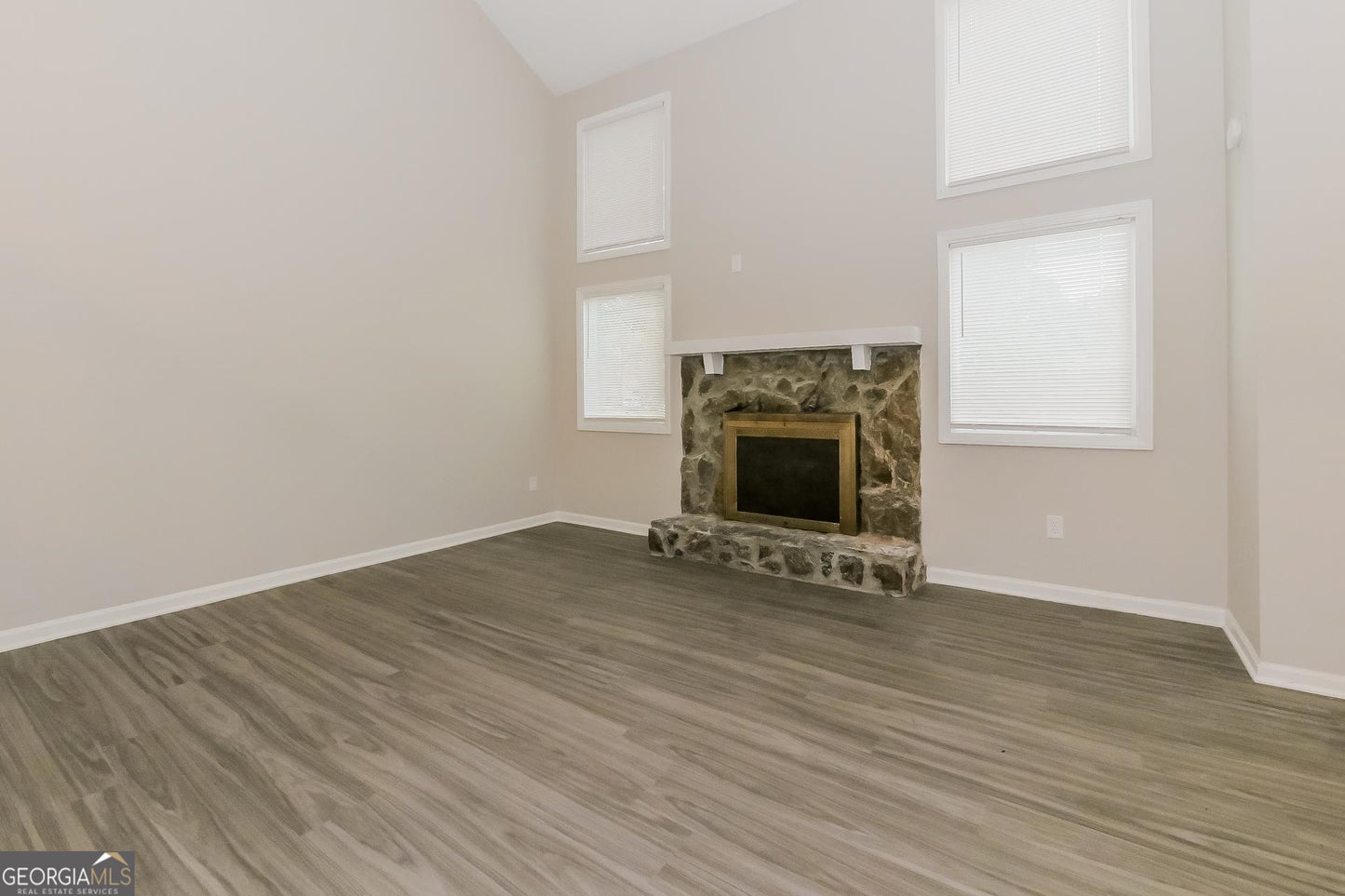 4 bedroom 2.5 bath house in Riverdale