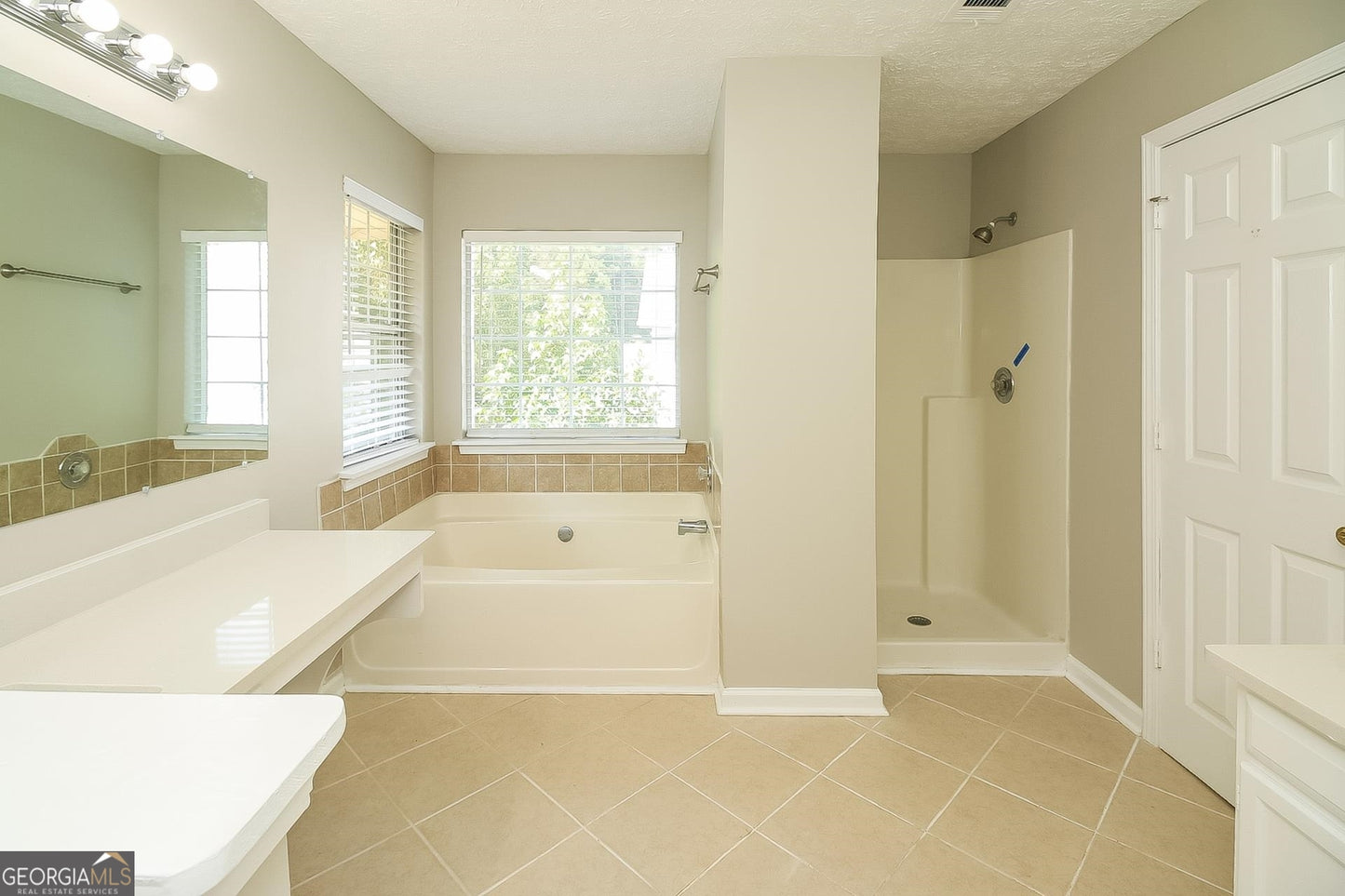 4 bedroom 2 bath house in Riverdale