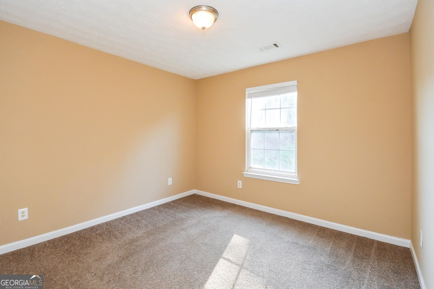 5 bedroom 2.5 bath house in Loganville