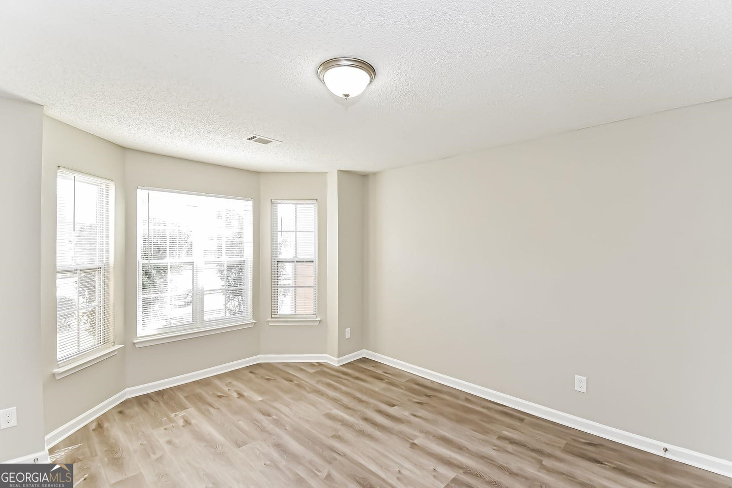 5 bedroom 3 bath house in South Fulton