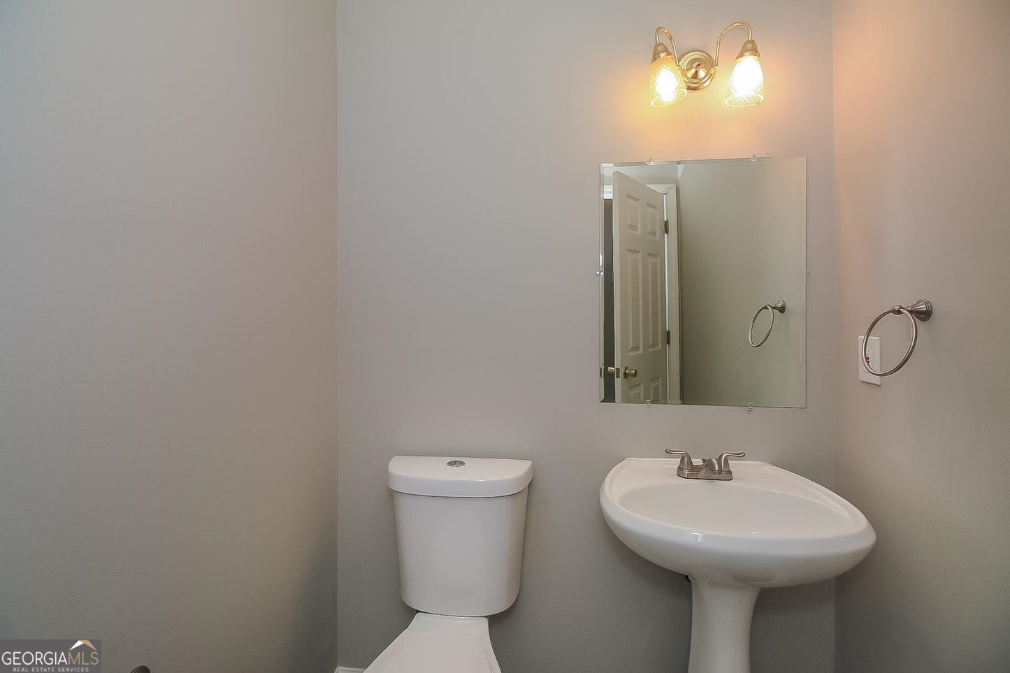 4 bedroom 2.5 bath house in Lithonia