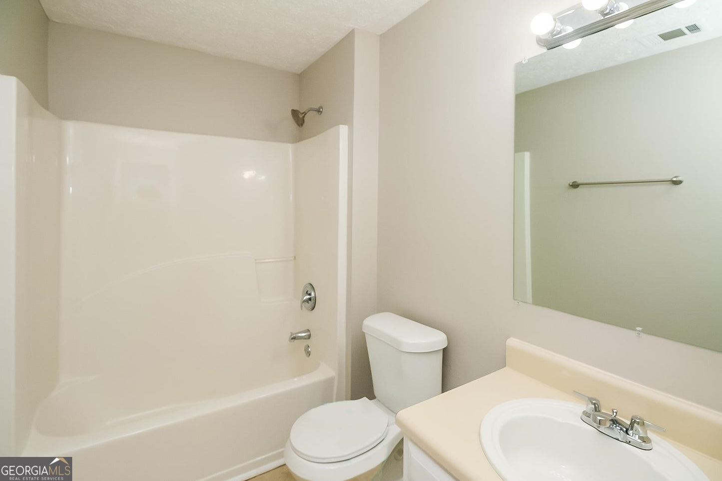 4 bedroom 2 bath house in Riverdale