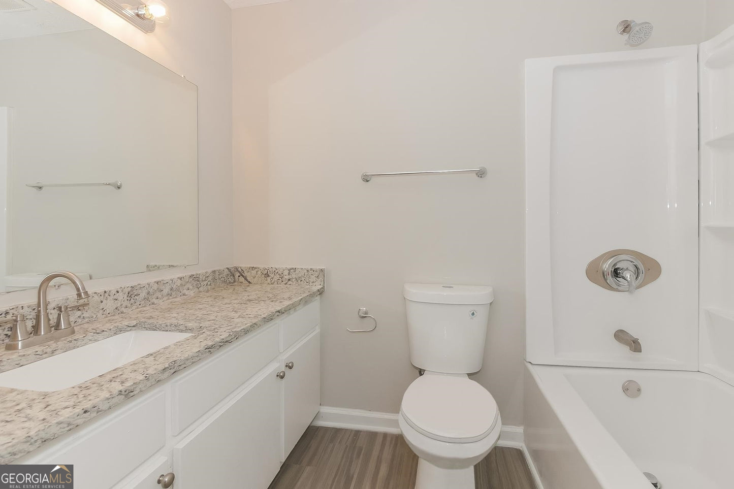4 bedroom 2.5 bath house in Riverdale