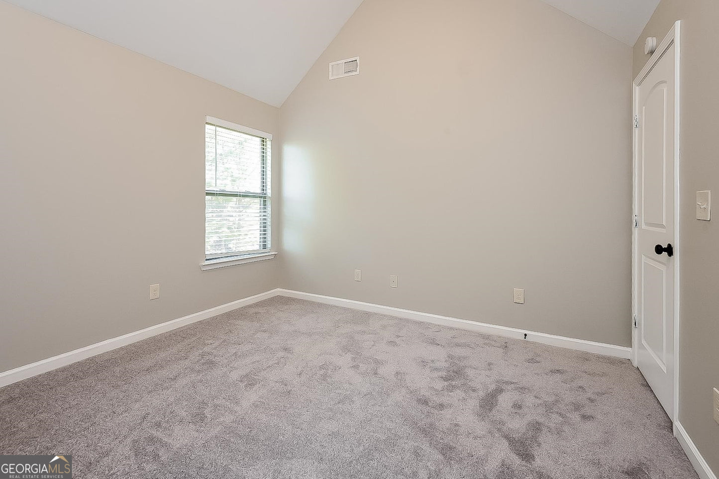 4 bedroom 2.5 bath house in Woodstock