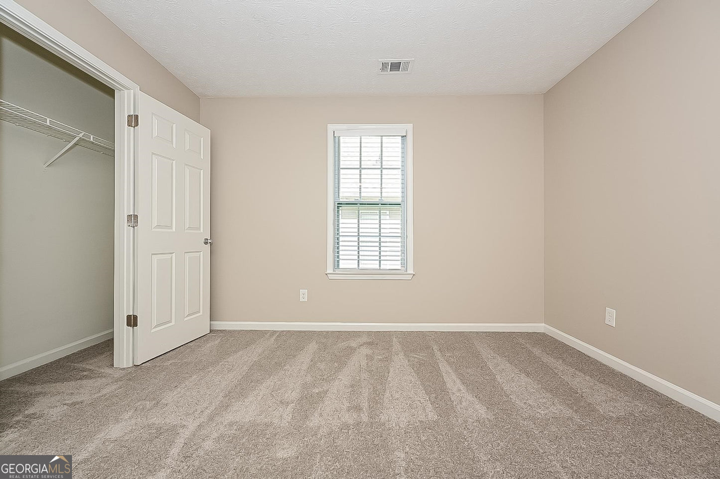 3 bedroom 2.5 bath house in Riverdale