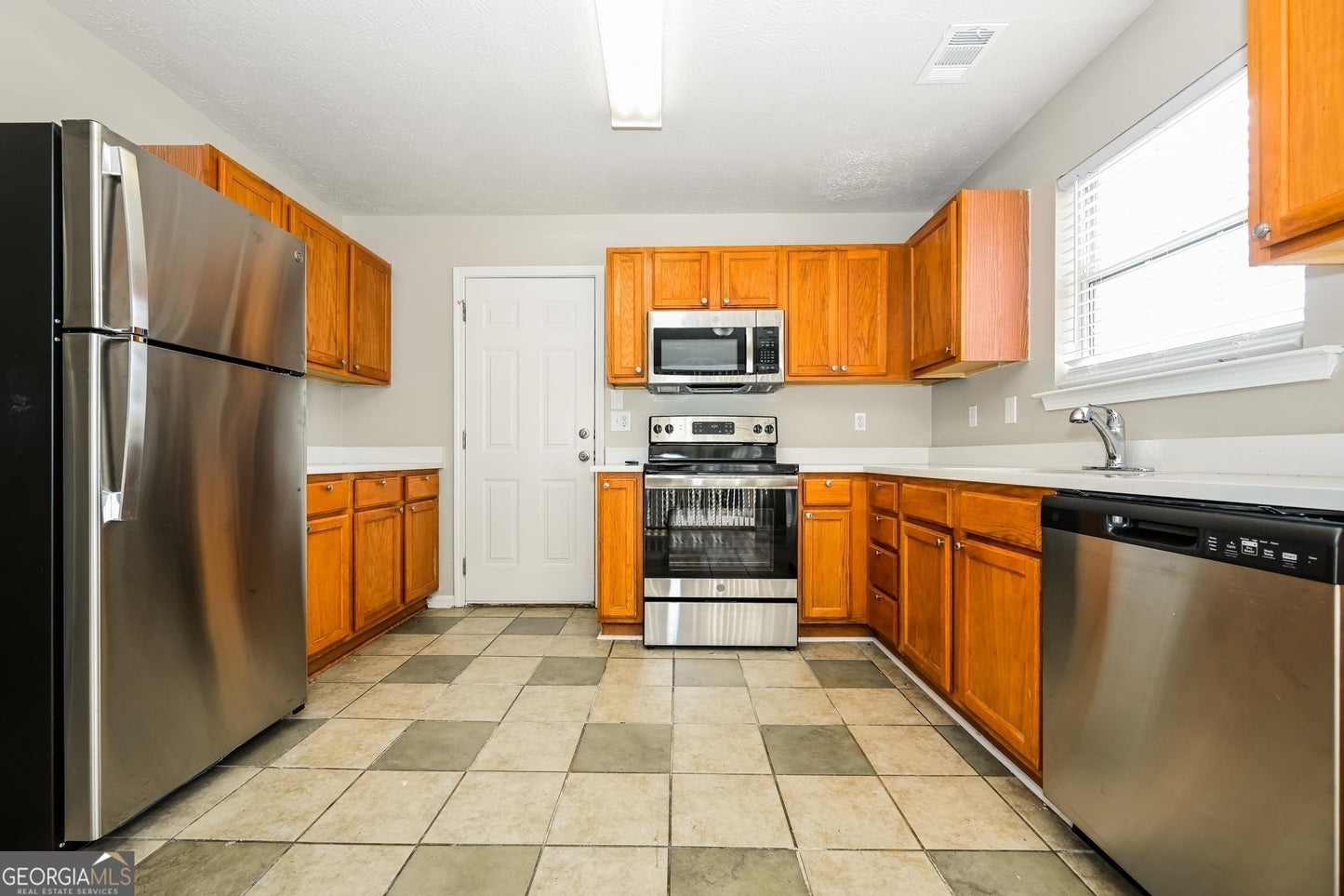 4 bedroom 2.5 bath house in Jonesboro