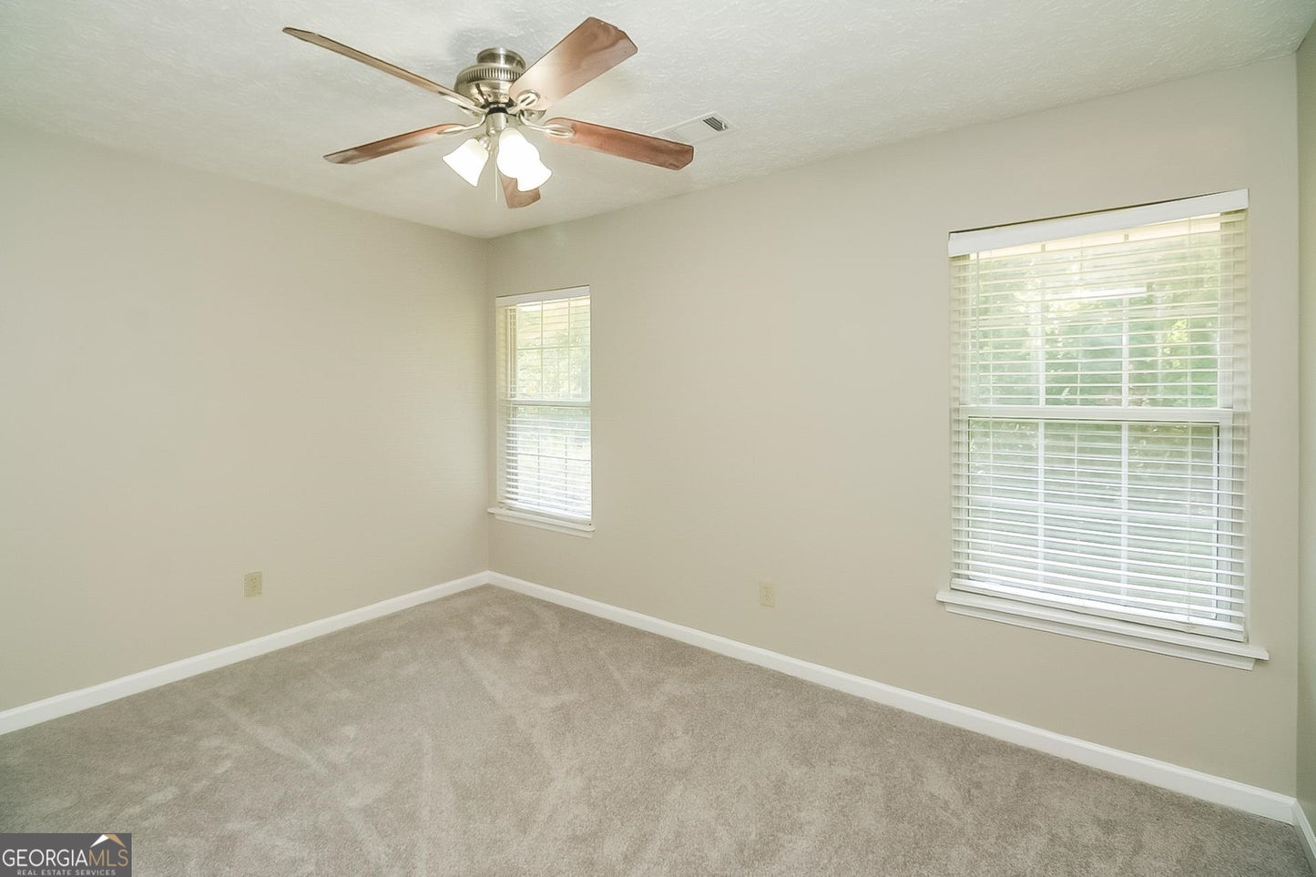 4 bedroom 2 bath house in Riverdale
