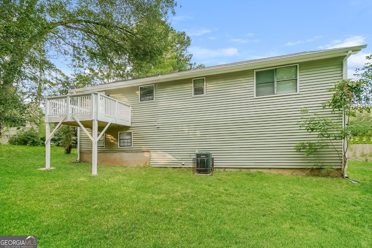 4 bedroom 2.5 bath house in Riverdale
