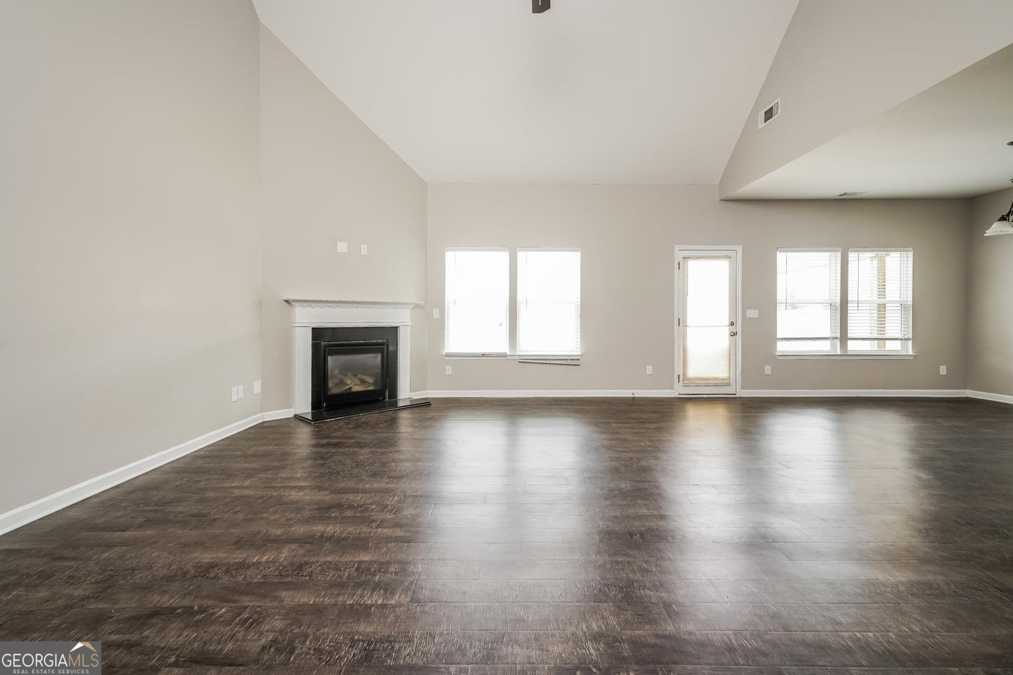 4 bedroom 2 bath house in Dallas