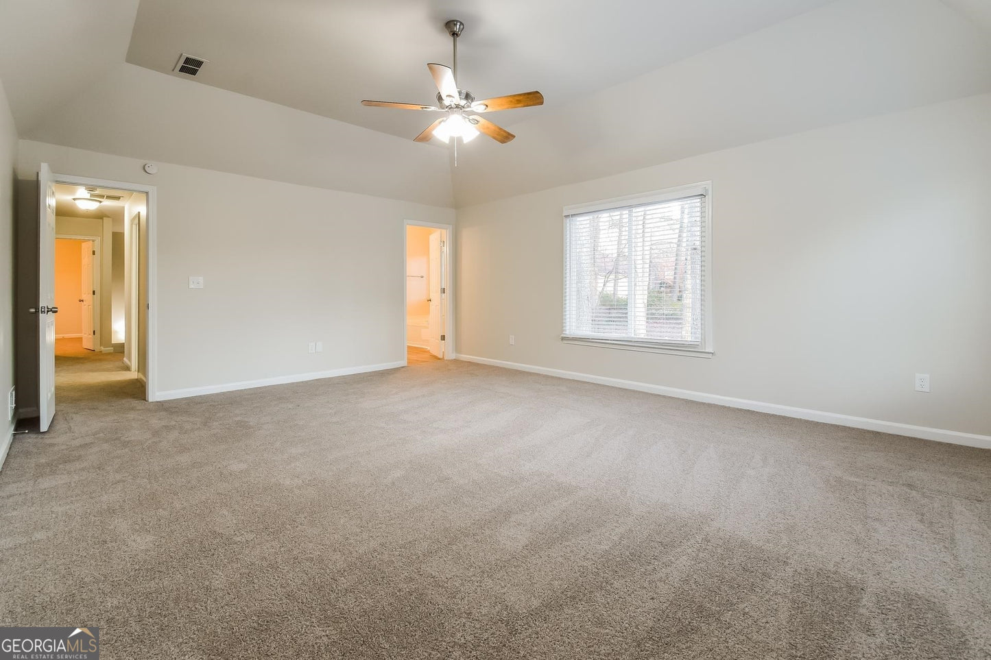 4 bedroom 2.5 bath house in Snellville