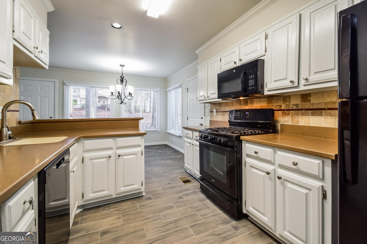 4 bedroom 2.5 bath house in Snellville
