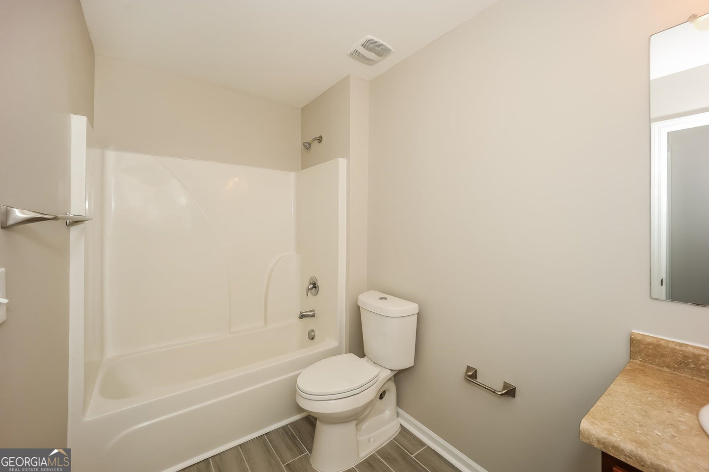 4 bedroom 3 bath house in Riverdale