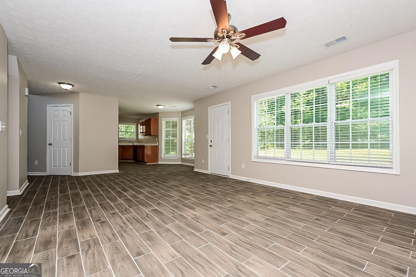 3 bedroom 2.5 bath house in Riverdale