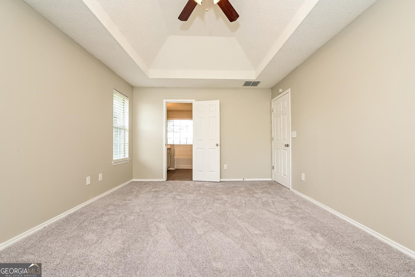 4 bedroom 2.5 bath house in Lithonia
