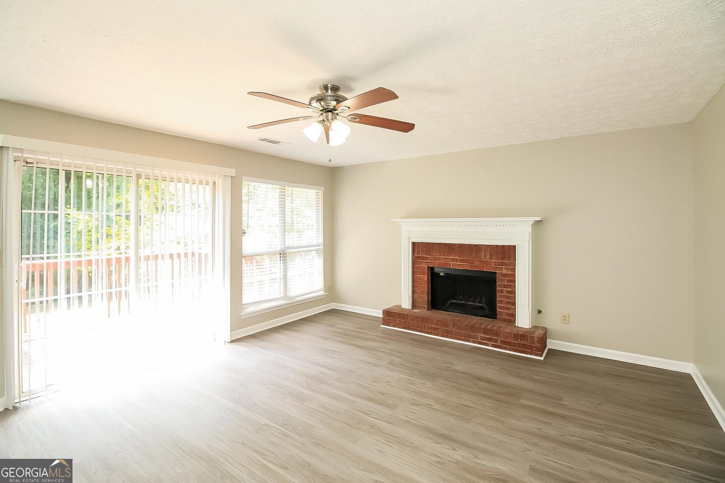 4 bedroom 2 bath house in Riverdale