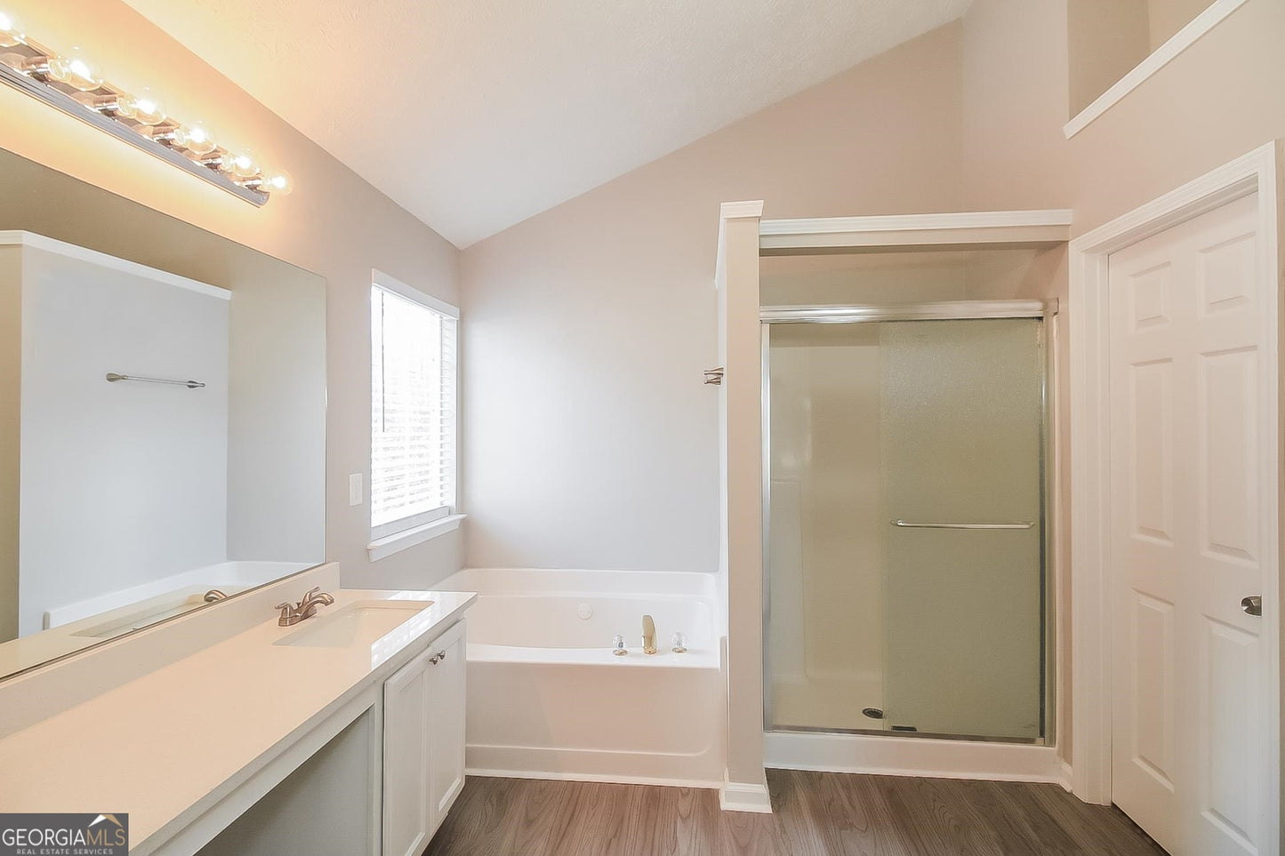 3 bedroom 2.5 bath house in Riverdale