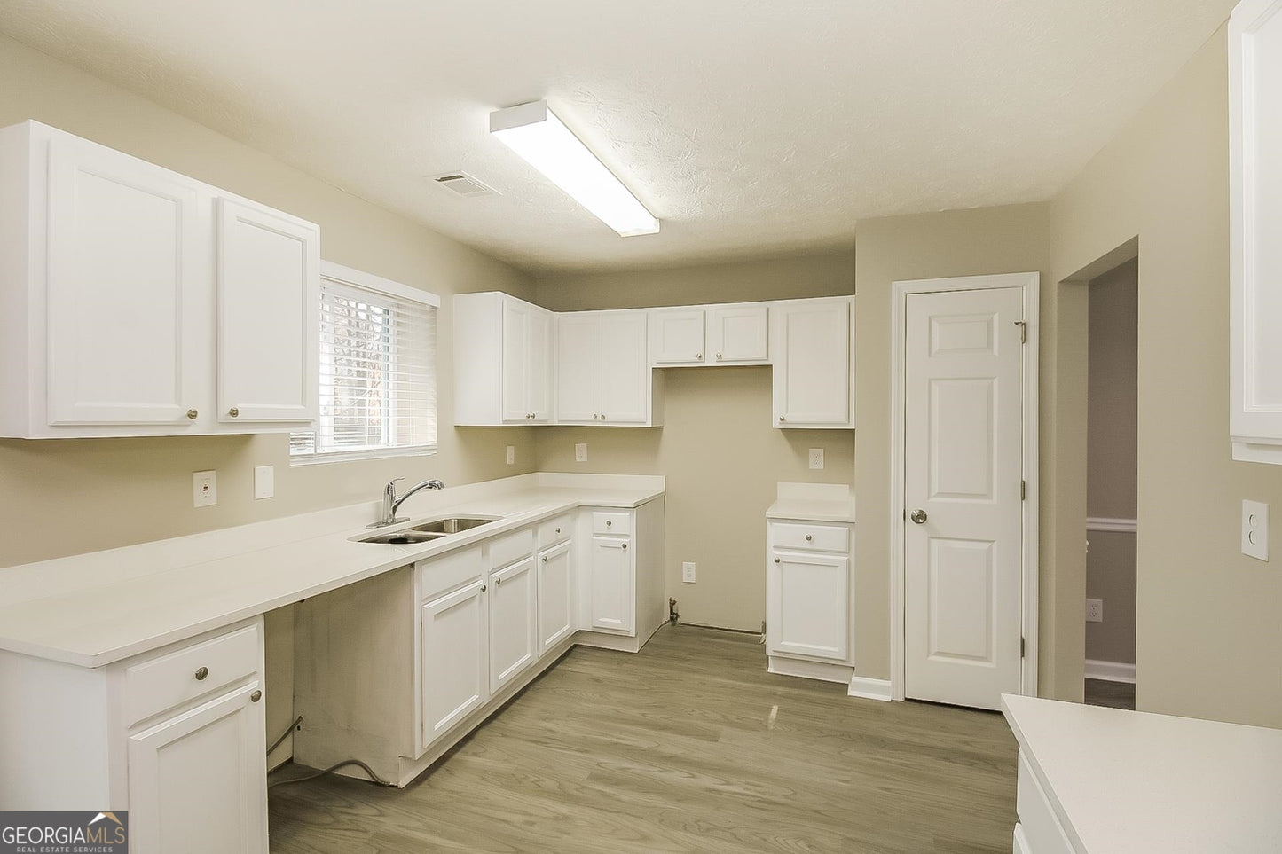 3 bedroom 2.5 bath house in Riverdale