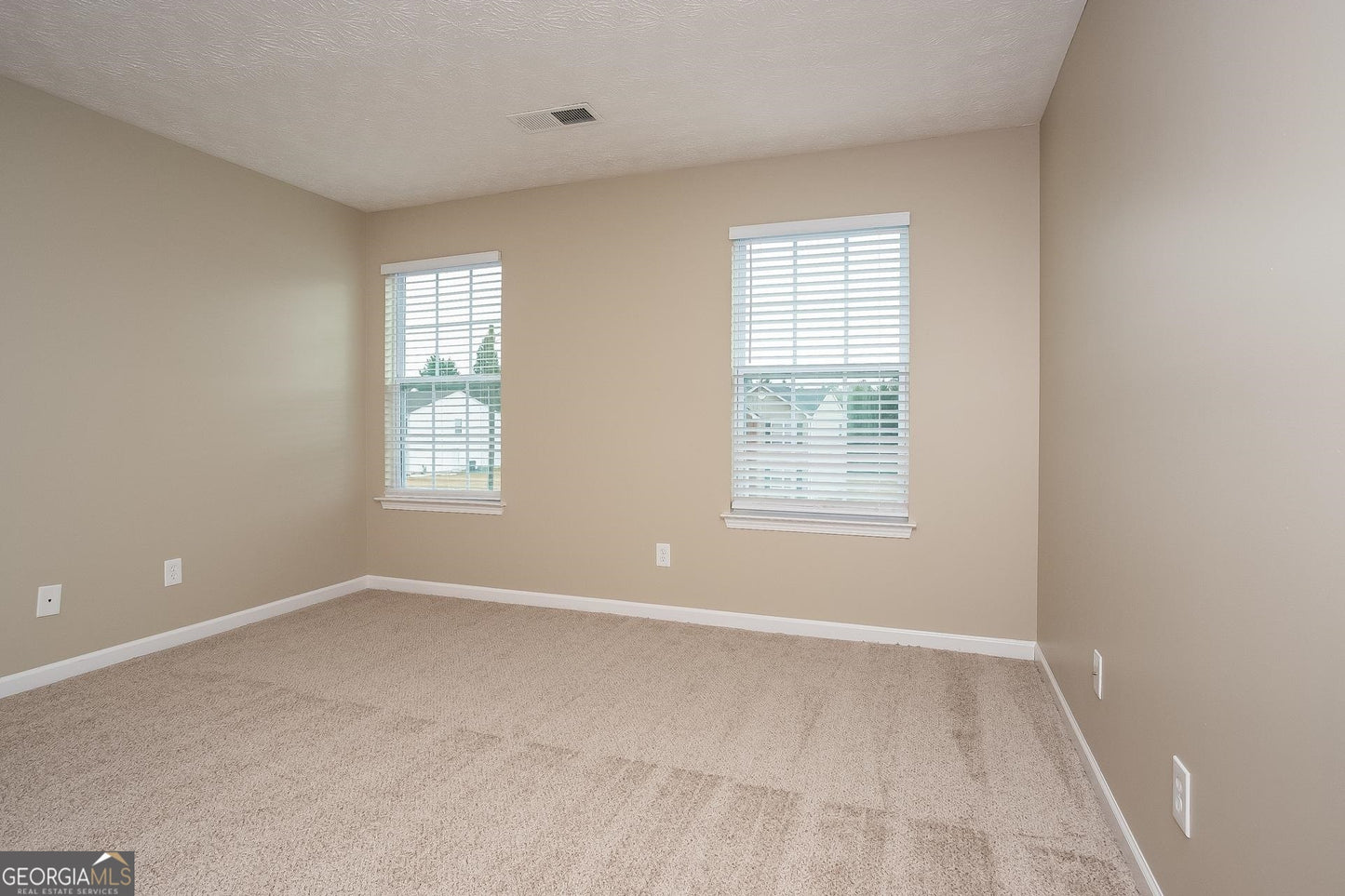4 bedroom 2.5 bath house in Powder springs
