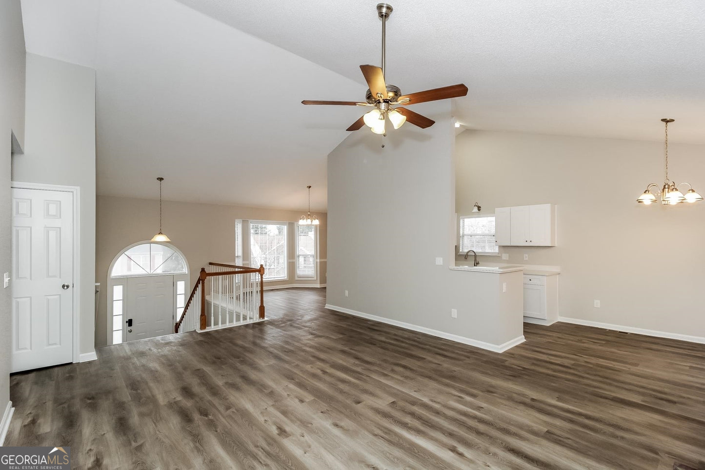 5 bedroom 3 bath house in Acworth