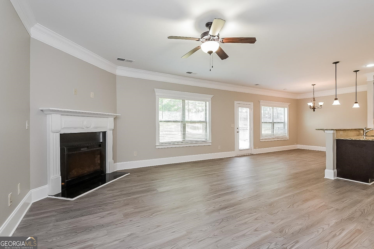 4 bedroom 2.5 bath house in Woodstock