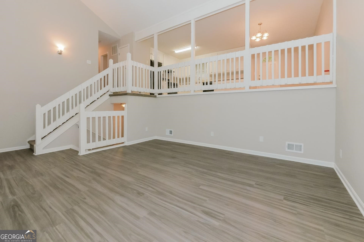 4 bedroom 2.5 bath house in Riverdale