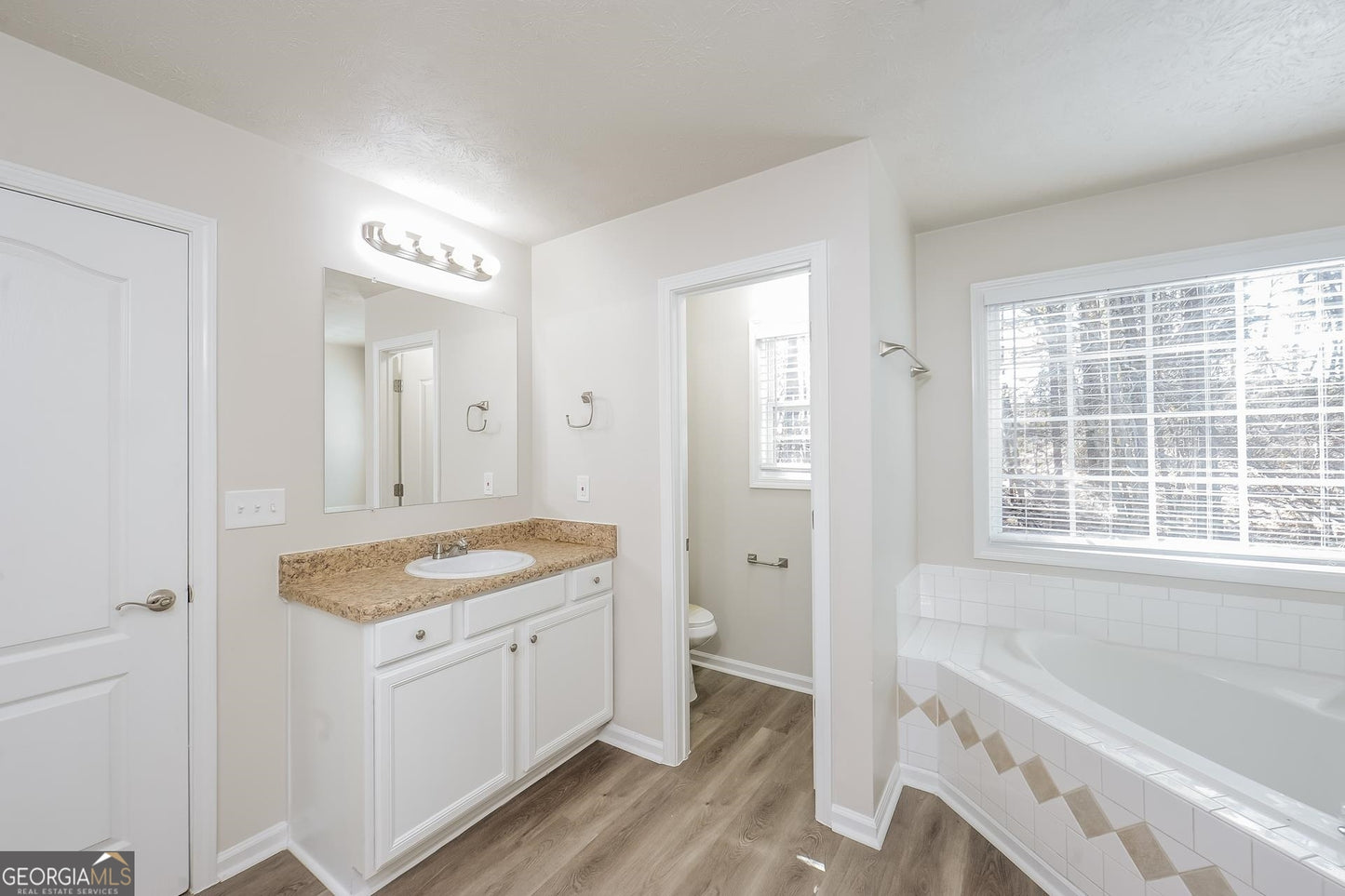 5 bedroom 3 bath house in Mcdonough