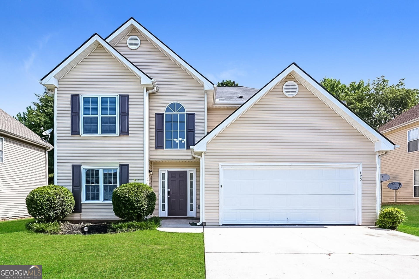 3 bedroom 2.5 bath house in Riverdale