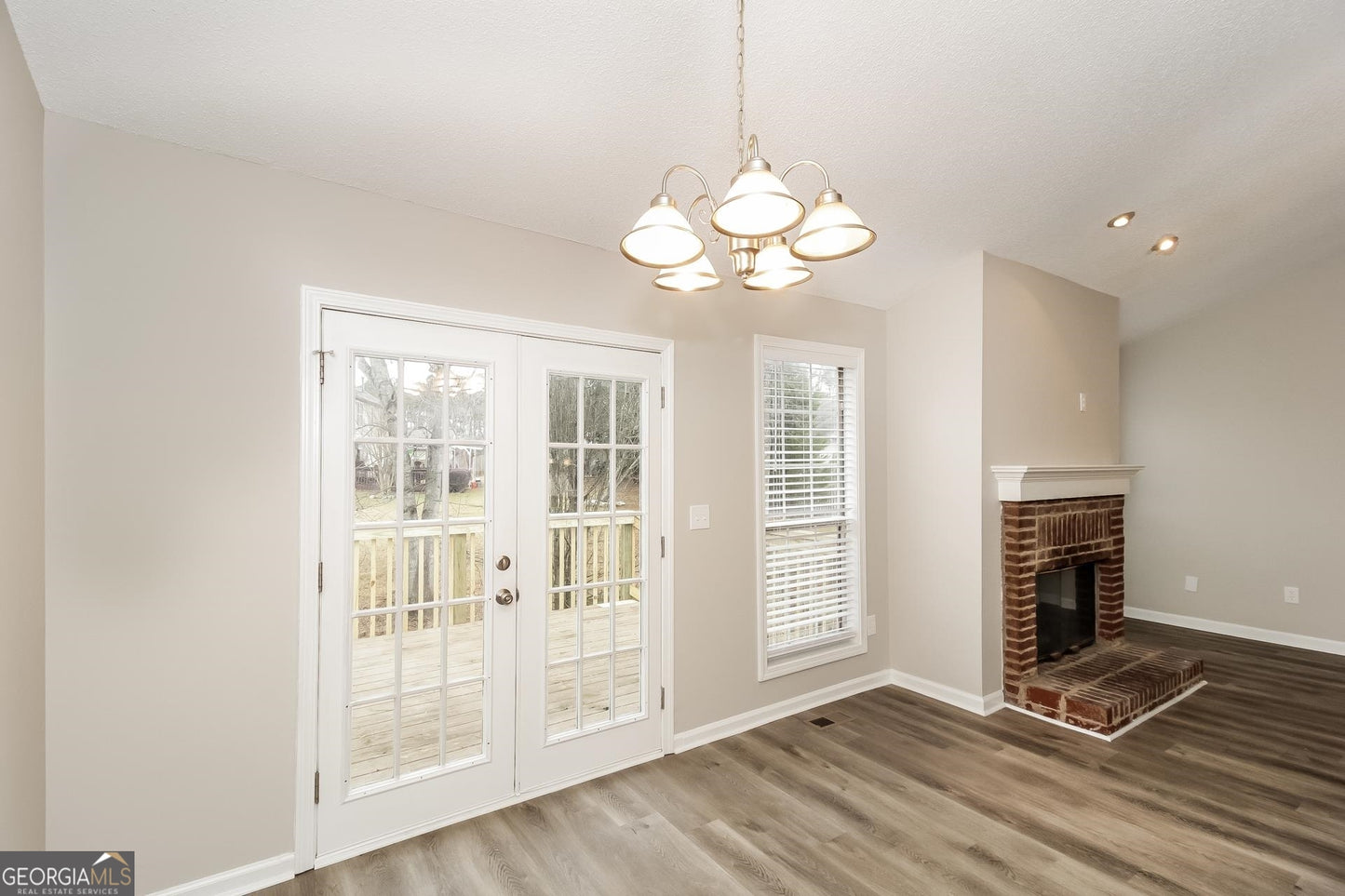 5 bedroom 3 bath house in Acworth