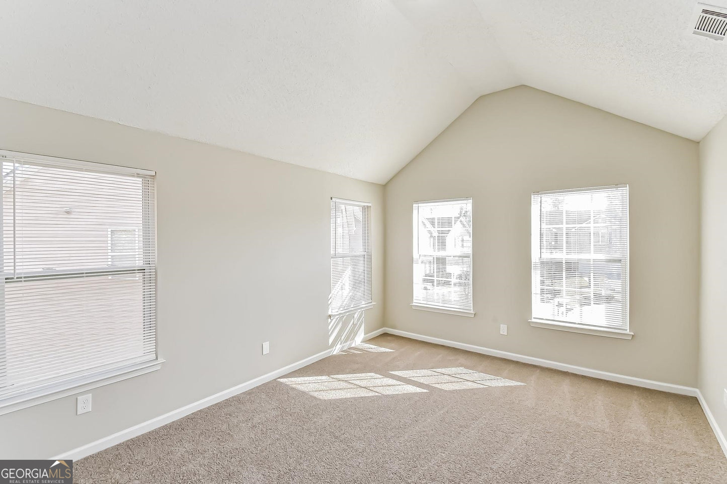 5 bedroom 3 bath house in South Fulton