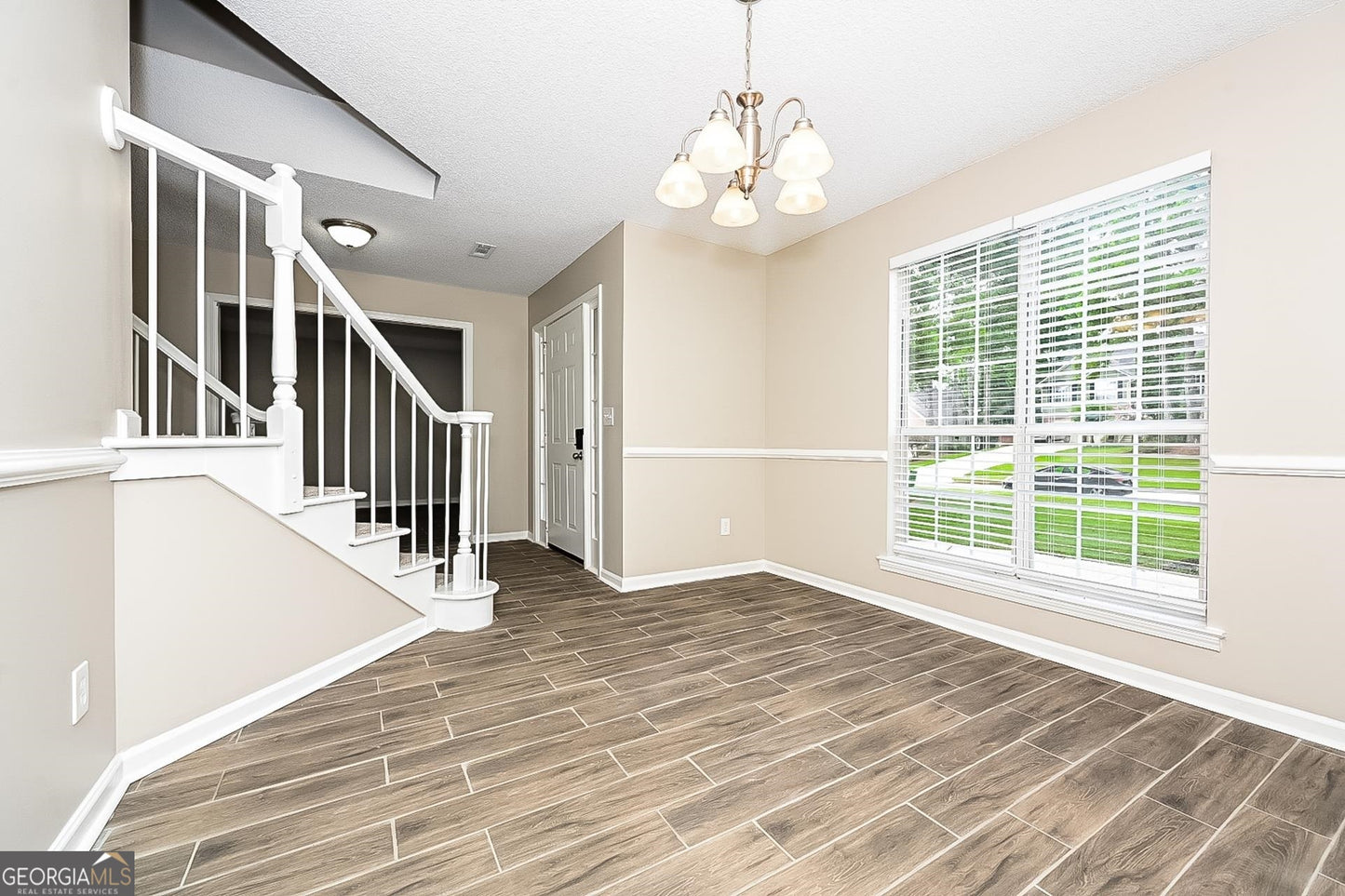 3 bedroom 2.5 bath house in Stockbridge