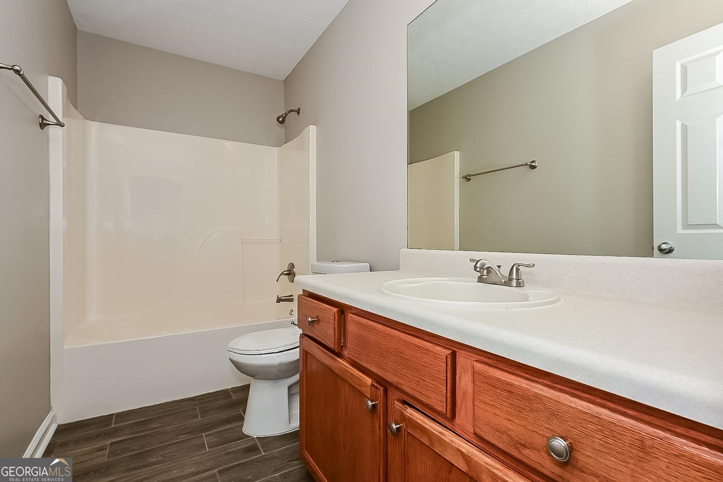 3 bedroom 2.5 bath house in Riverdale