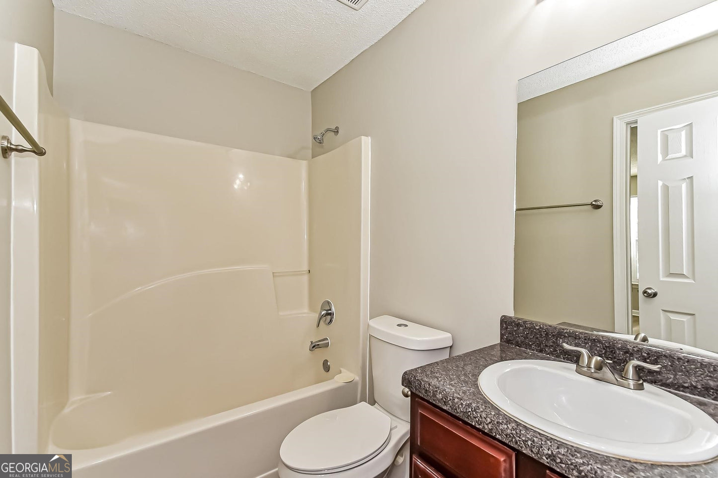 5 bedroom 3 bath house in South Fulton