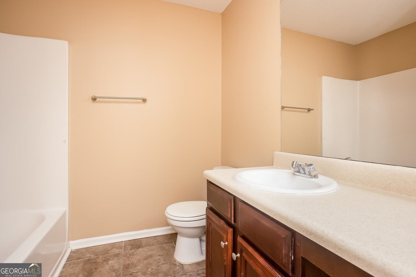 5 bedroom 2.5 bath house in Fairburn