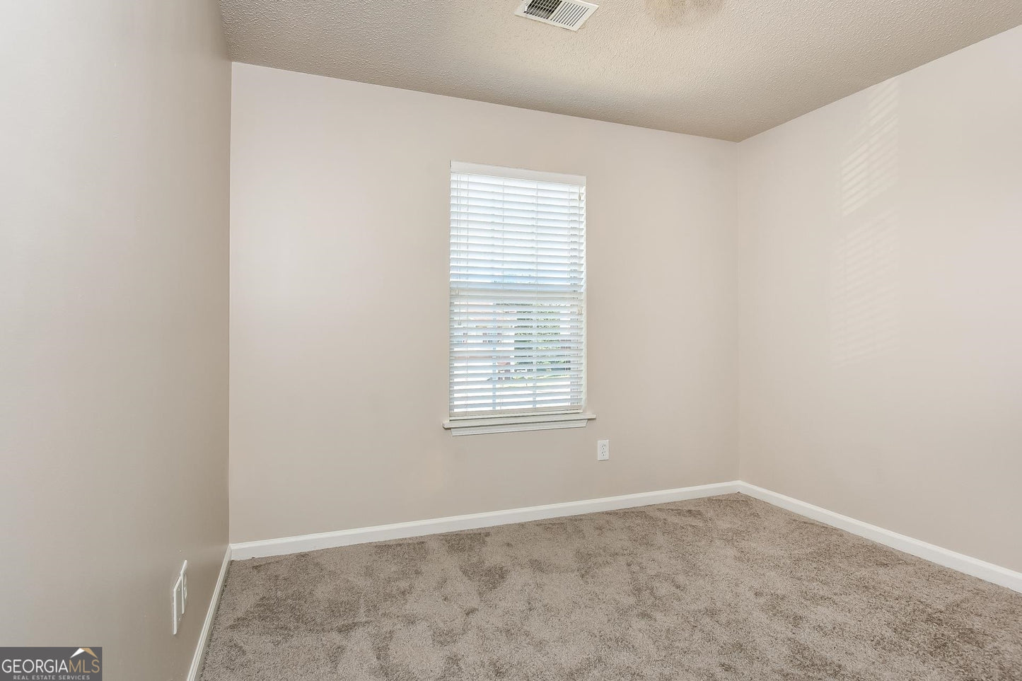 4 bedroom 3 bath house in Austell