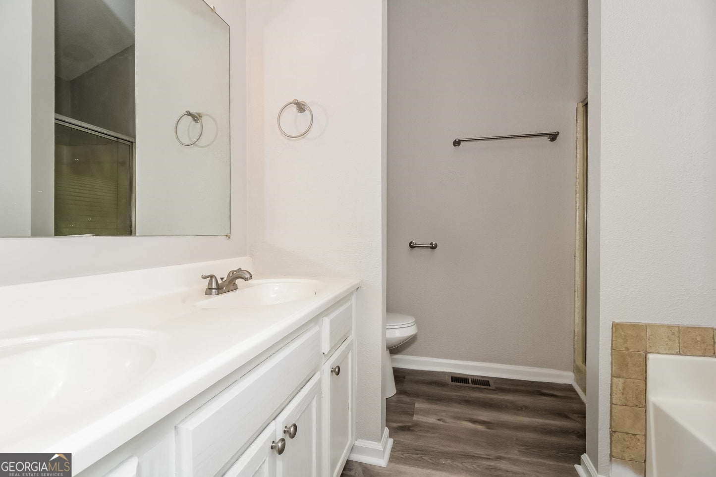 5 bedroom 3 bath house in Acworth