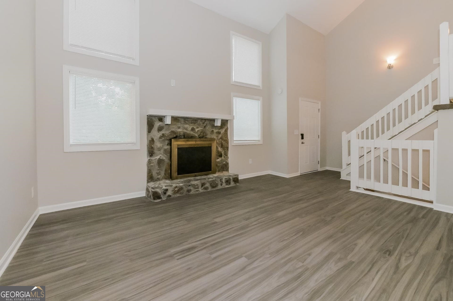 4 bedroom 2.5 bath house in Riverdale