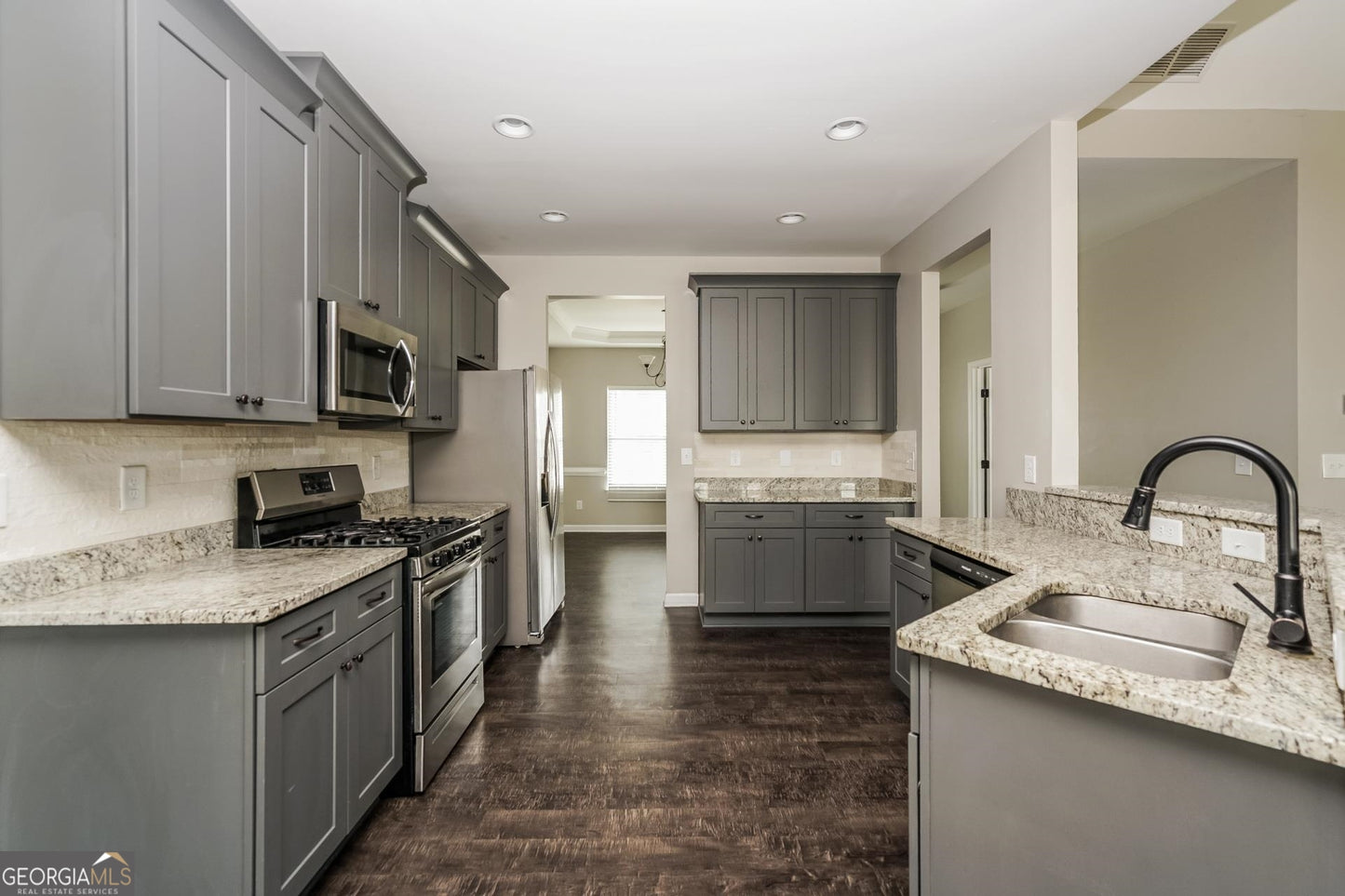 4 bedroom 2 bath house in Dallas