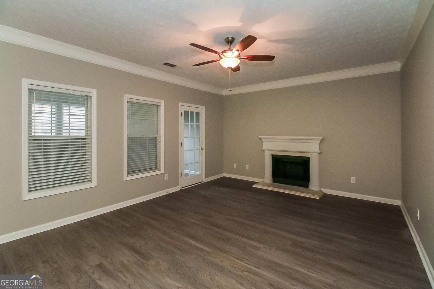 4 bedroom 2.5 bath house in Lithonia