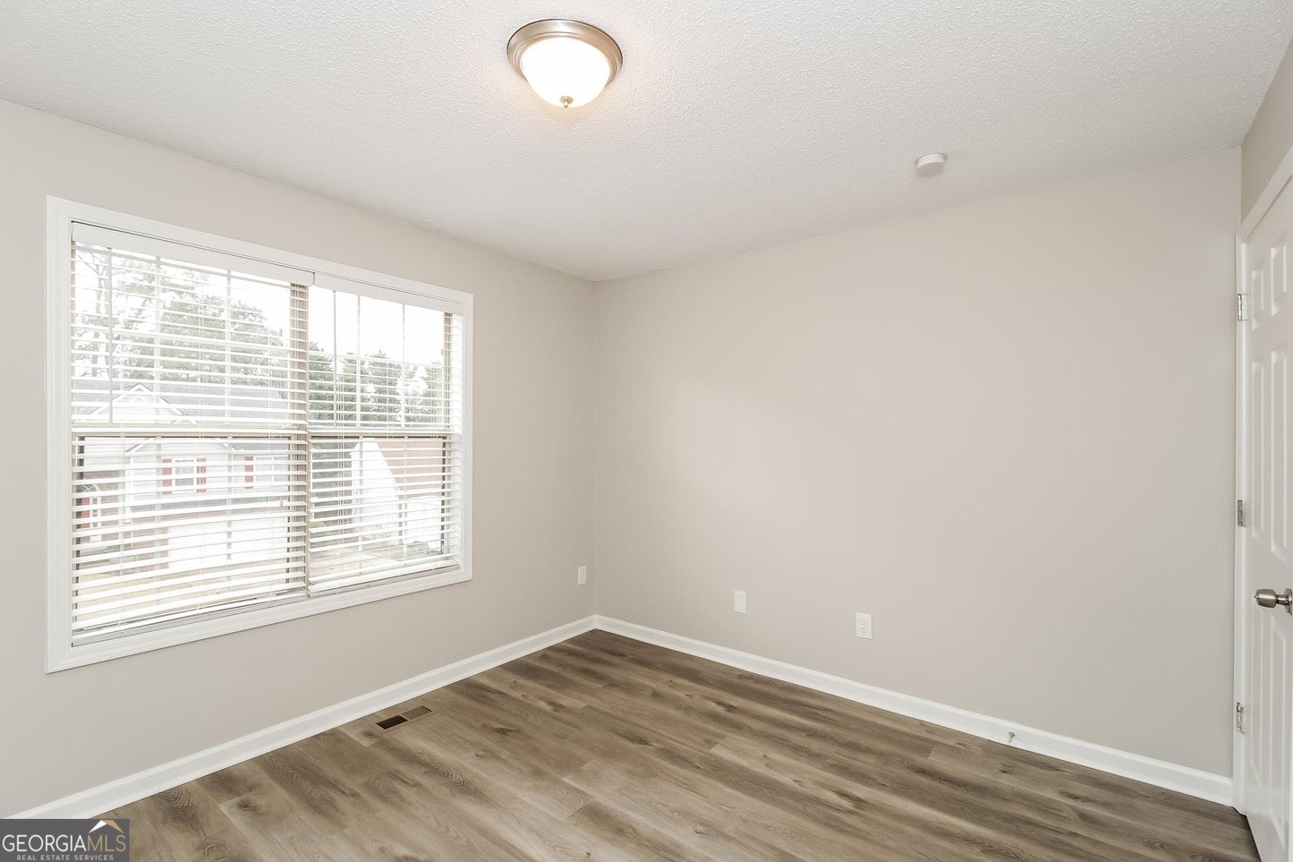 5 bedroom 3 bath house in Acworth