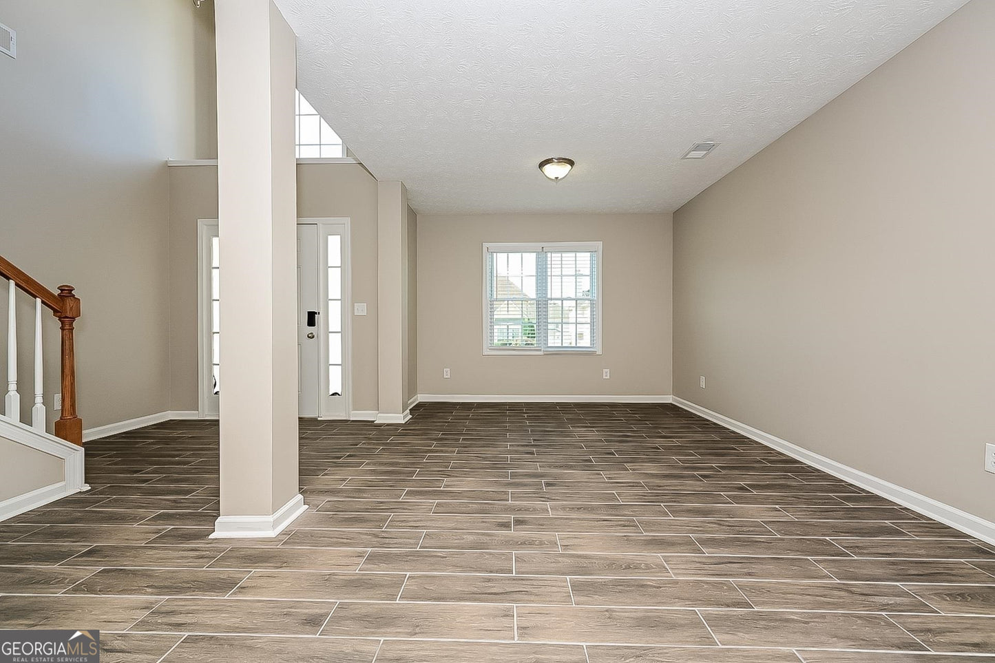 3 bedroom 2.5 bath house in Riverdale