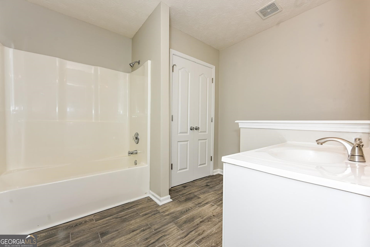 3 bedroom 2.5 bath house in McDonough