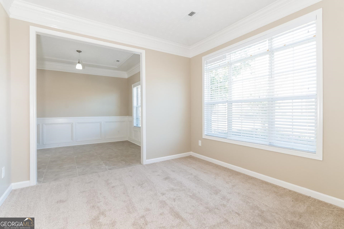 4 bedroom 2.5 bath house in Riverdale