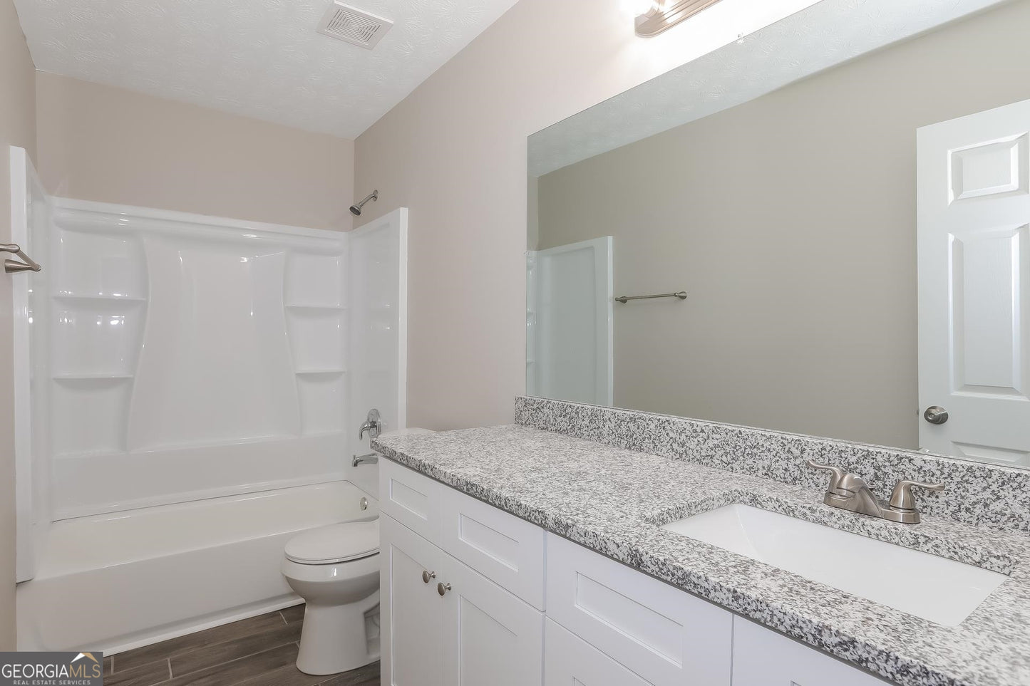 4 bedroom 2.5 bath house in Lithonia