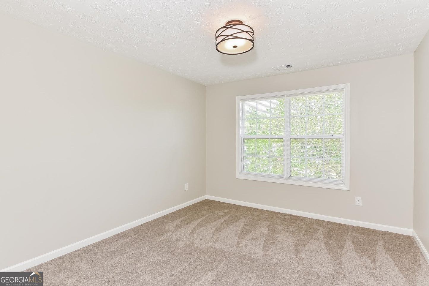 4 bedroom 2.5 bath house in Flowery branch