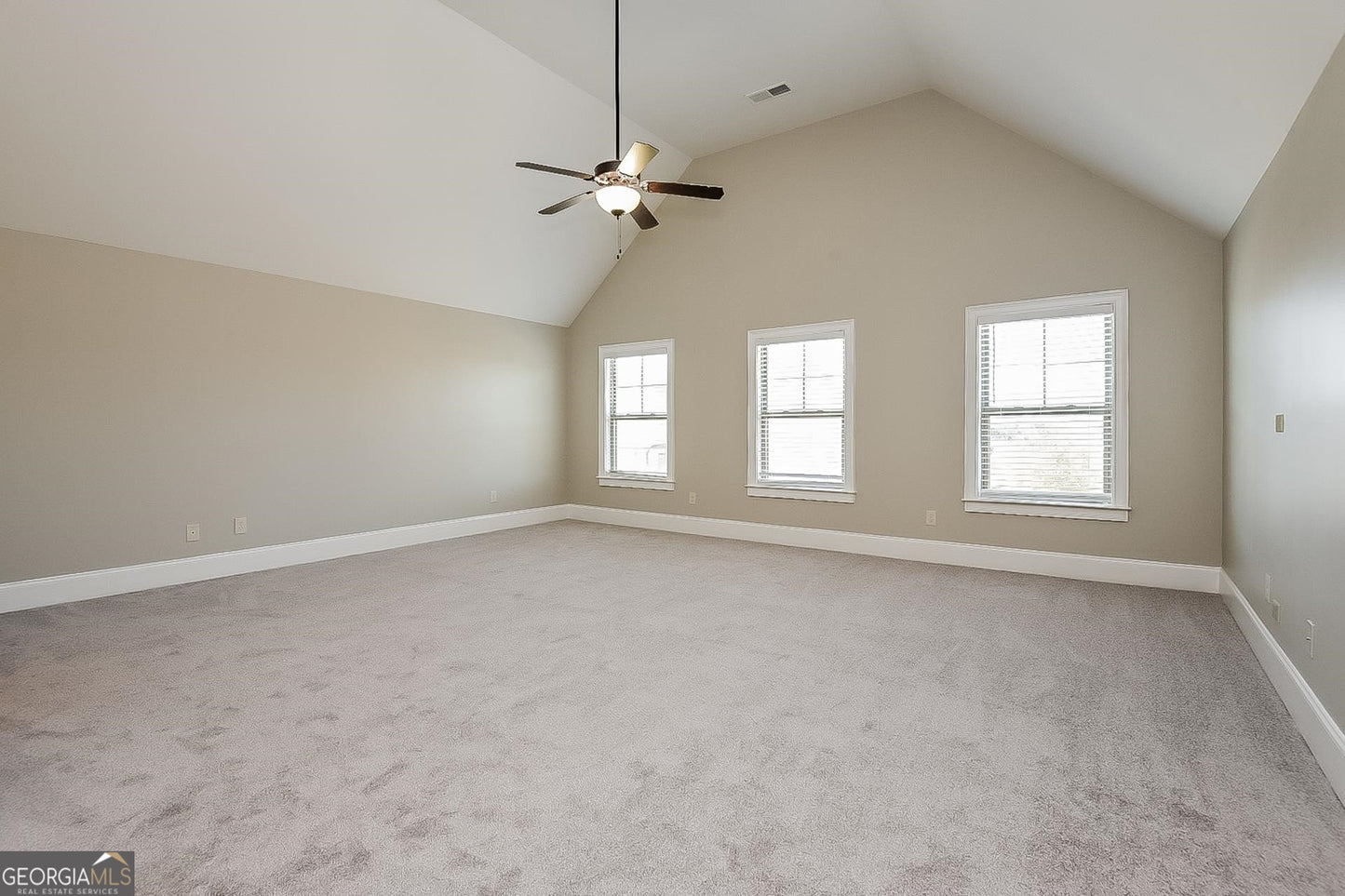 4 bedroom 2.5 bath house in Woodstock