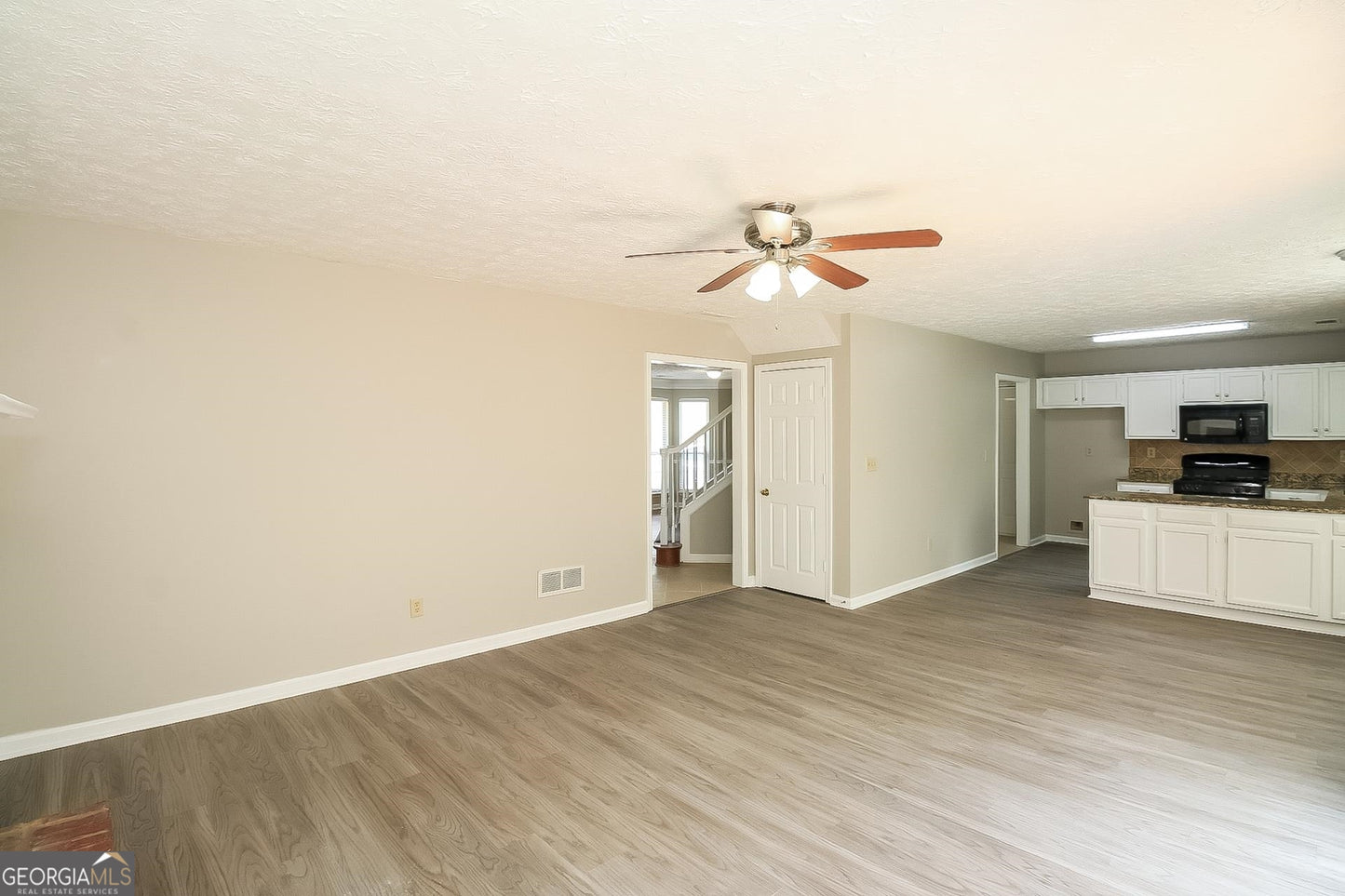 4 bedroom 2 bath house in Riverdale