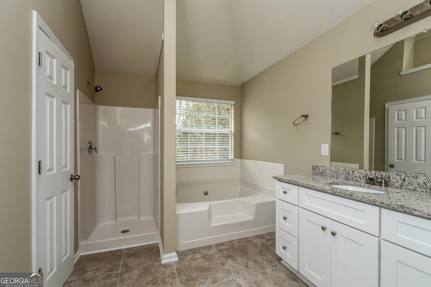 4 bedroom 2.5 bath house in Jonesboro